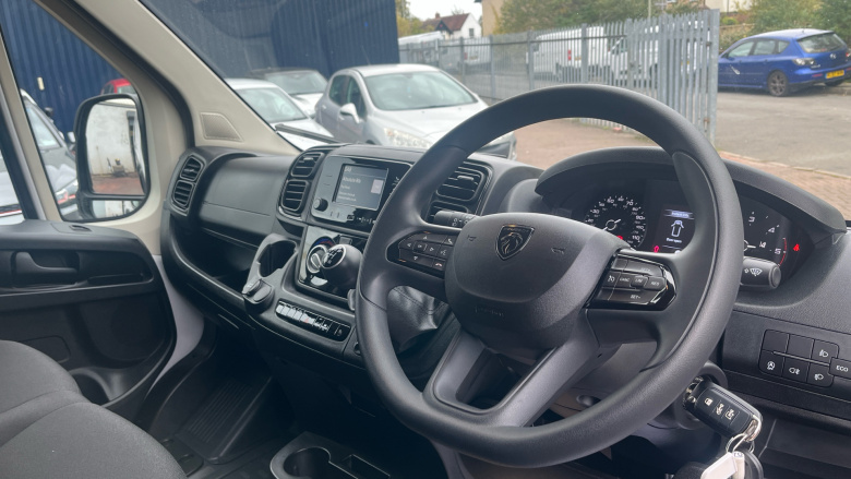 Peugeot Boxer 3500 Heavy L4 Diesel 2.2 BlueHDi 140 H2 Van Professional